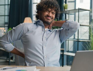 O que diz a NR-17 sobre ergonomia em escritórios e como aplicar na prática