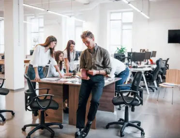 Móveis prontos ou sob medida: Qual é o melhor para seu escritório?