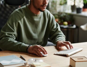 Quais acessórios ergonômicos realmente fazem diferença no dia a dia?