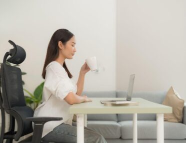Ergonomia no home office x escritório: o que muda na escolha do mobiliário?